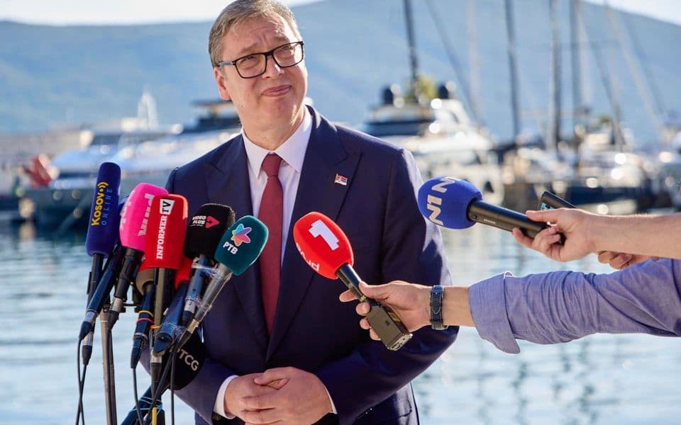Serbian President Vučić Insults Montenegrin MPs, Praises Pro-Serbian Politician