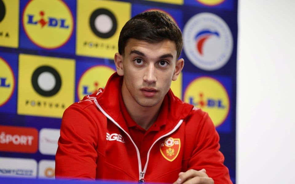 Andrija Bulatović o pohvalama i narednom rivalu: Ostaću čvrsto na zemlji; Slovake cijenimo, ali vjerujemo u sebe i selektora