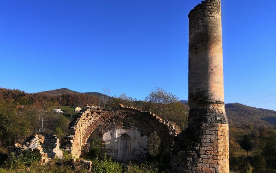 Obnova džamije zaglavljena između saglasnosti, žal