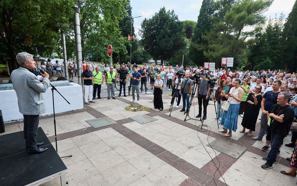 Poručili premijeru da u ponedjeljak očekuju njegov potpis na novi OKU