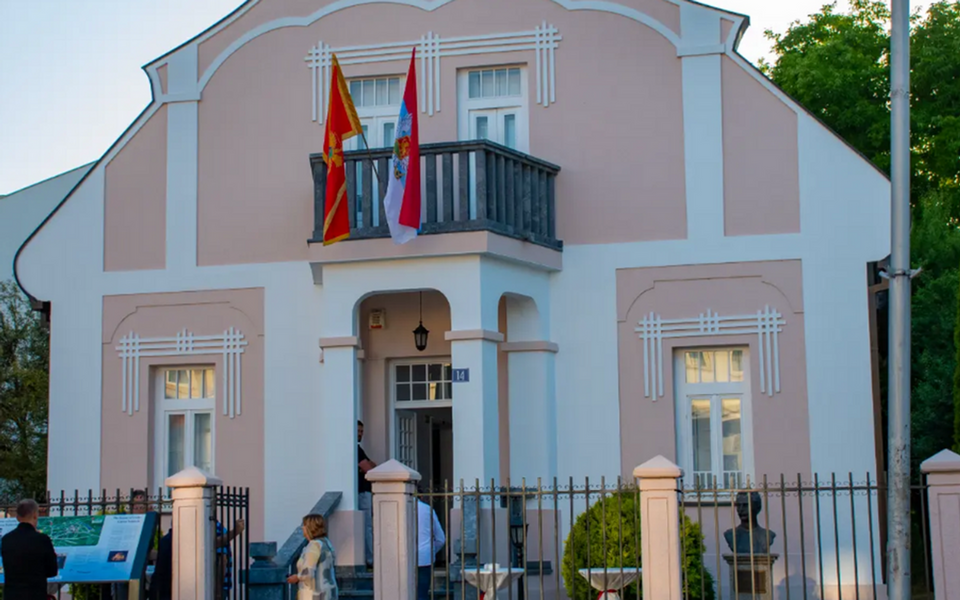 Ljetnja škola diplomatije uvijek bila pod državnom zastavom, iako se toga mnogi ne sjećaju