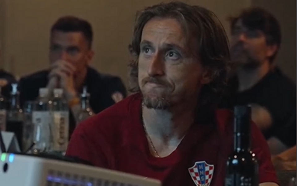 (VIDEO) Modrić pustio suzu dok je gledao video koji mu je savez priredio