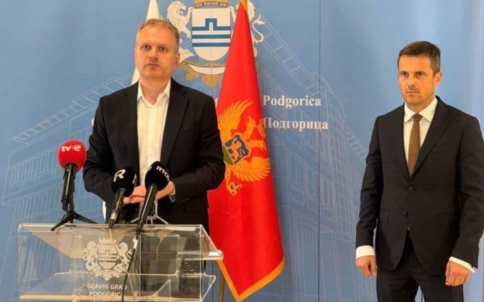 Iza zatvorenih vrata korektni, pred kamerama bljuvali vatru