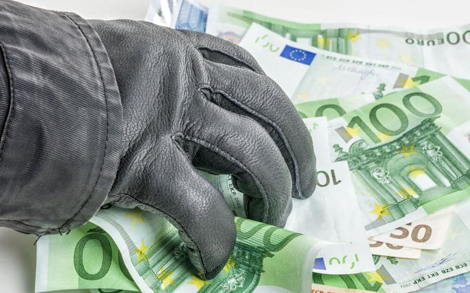 Uhapšena dva Novljanina: Osumnjičeni da su kroz prozore provalili u kuće, locirani zajedno u kazinu