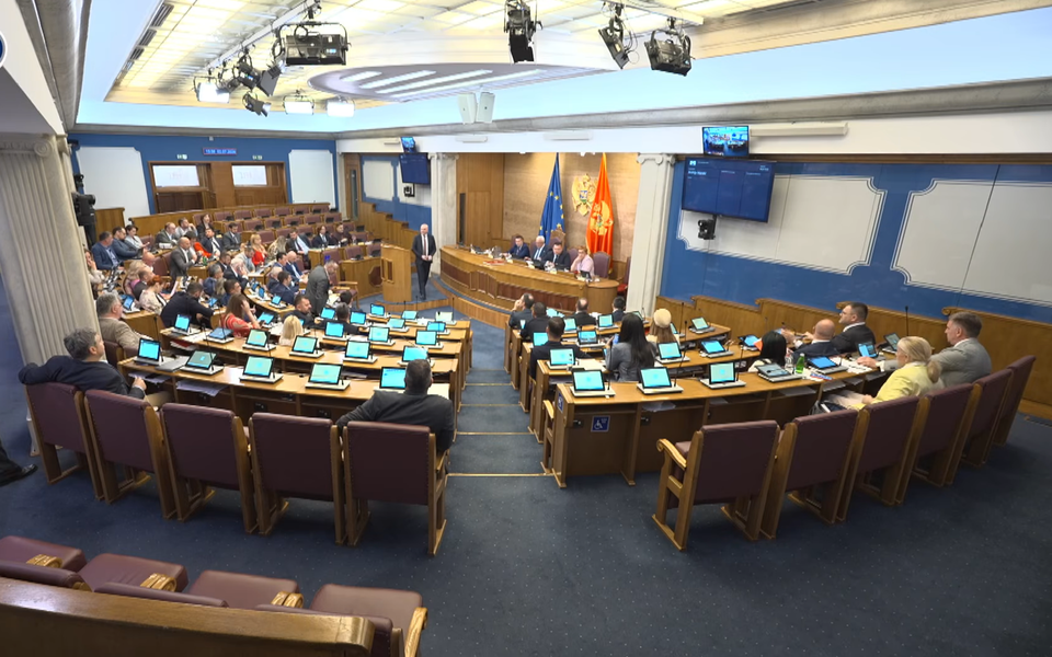 Serbian Parliament Begins Debate on Constitutional Amendments
