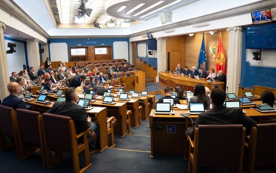 Bosnia Parliament Continues Debate on Constitutional Amendments