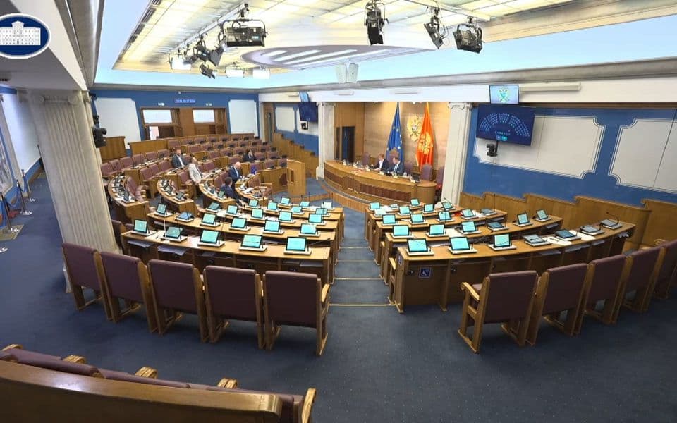 Drugi dan rasprave o izmjenama Ustava; Mandić: Crne Gore, ove naše države, nema bez Cetinja, Cetinja bez manastira i Obilića poljane...