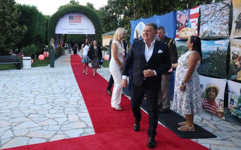 Bokan spontanošću pobijedio stroge kodove stilizovanja
