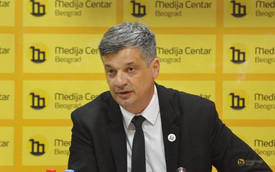 Pokvareni odnosi između Srbije i Crne Gore se lome na nedužnim ljudima