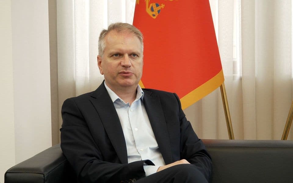 Perić: Gdje je logika da se Skupština ne pita o brisanju Radosava Ljumovića iz naziva biblioteke