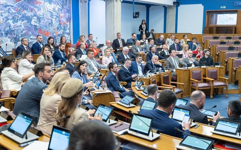 Montenegrin Politician Warns Serbian Language Status at Risk in EU Accession