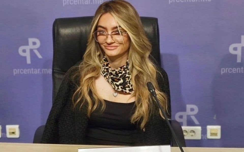 Šejla je magistrirala i želi da pomogne mladima da izađu iz kruga siromaštva