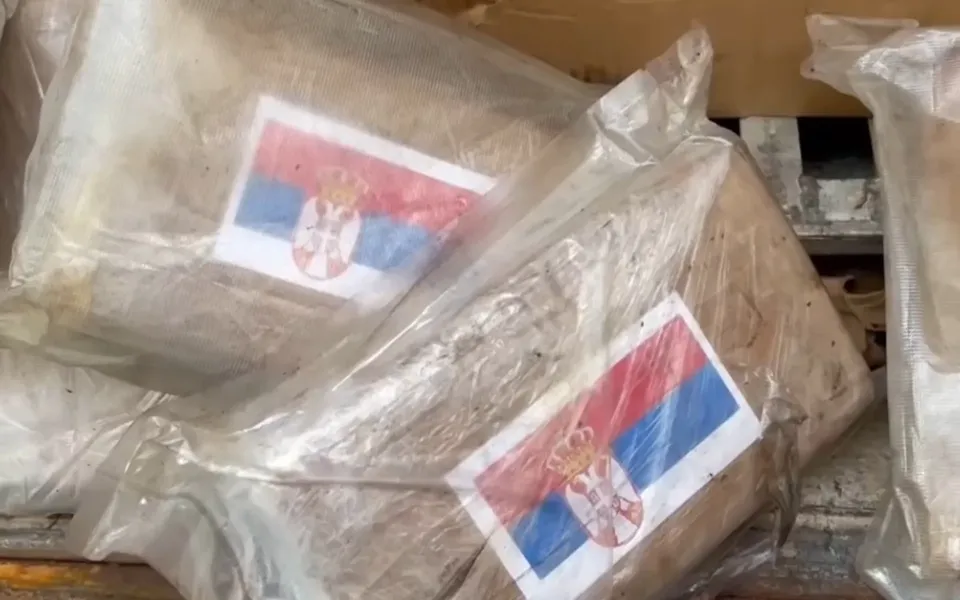 (VIDEO) U Italiji zaplijenjeno oko 800 kilograma kokaina, na paketima zastava Srbije