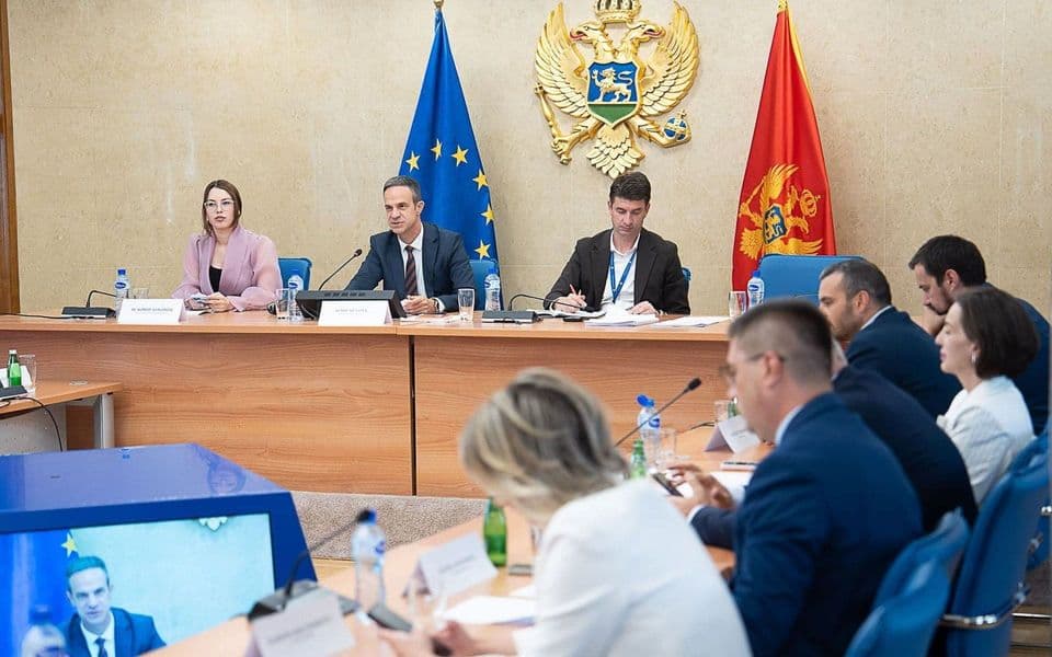 Dozvoliti pretovar i tranzit cigareta, ali ne i privremeni smještaj i skladištenje