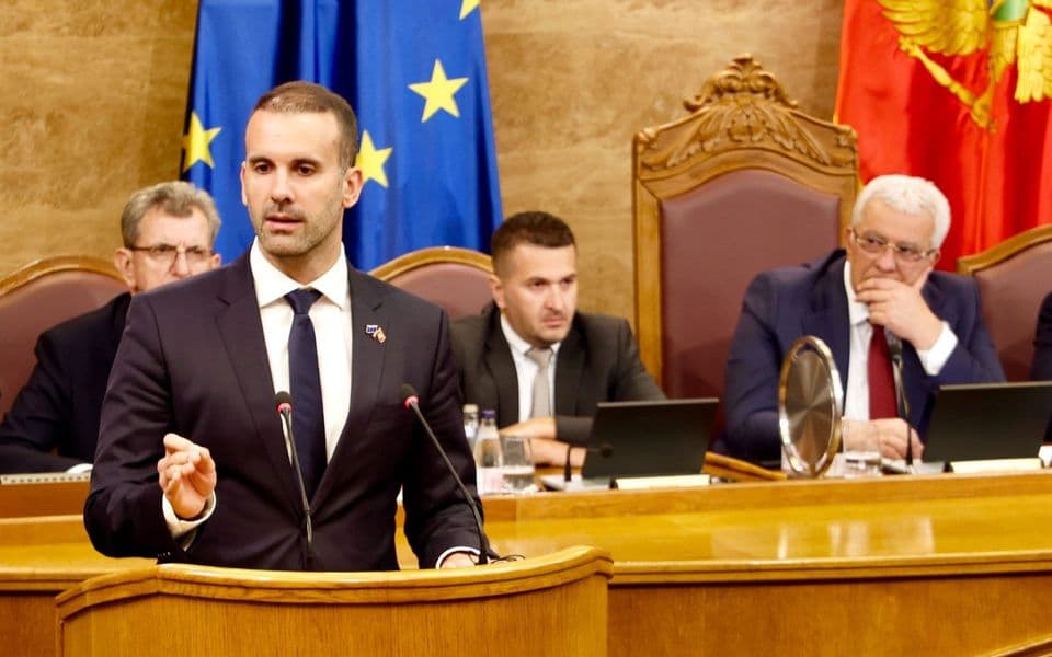 Živković: U Vladu ste uveli ljude koji ne priznaju Crnu Goru; Spajić: Broj ministarstava je irelevantan