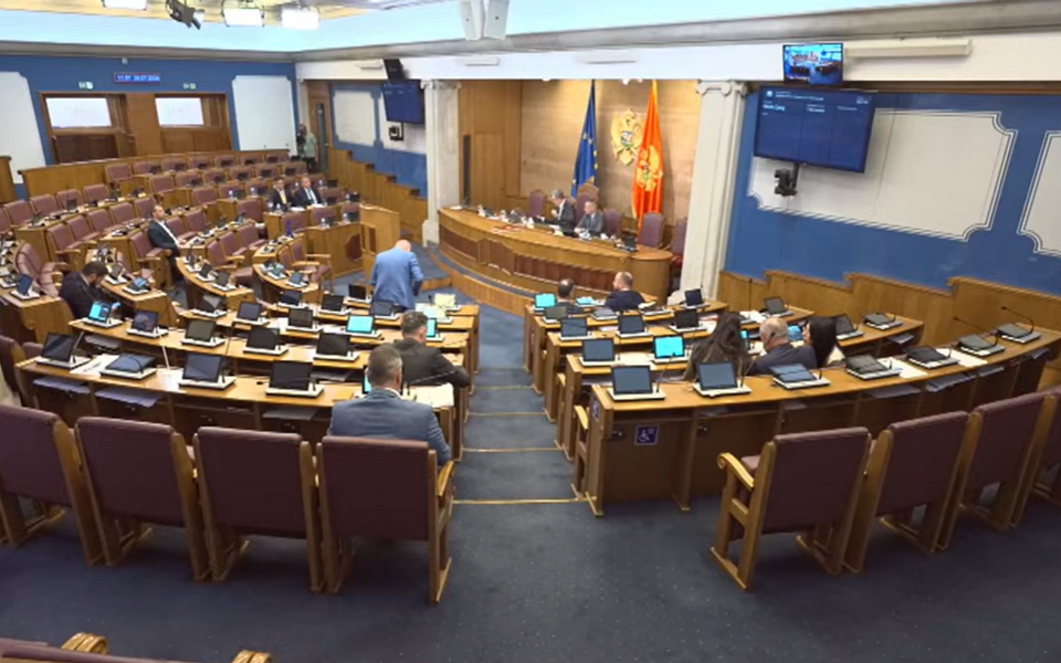 Knežević Šaranovića nazvao bitangom, spriječen incident u Skupštini