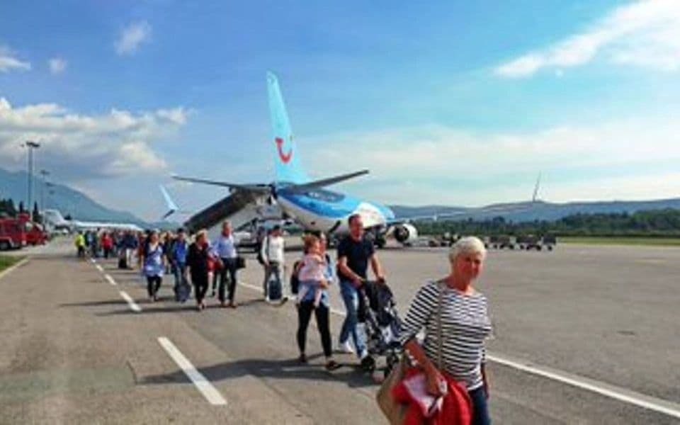 Huter: Turisti poniženi na tivatskom aerodromu