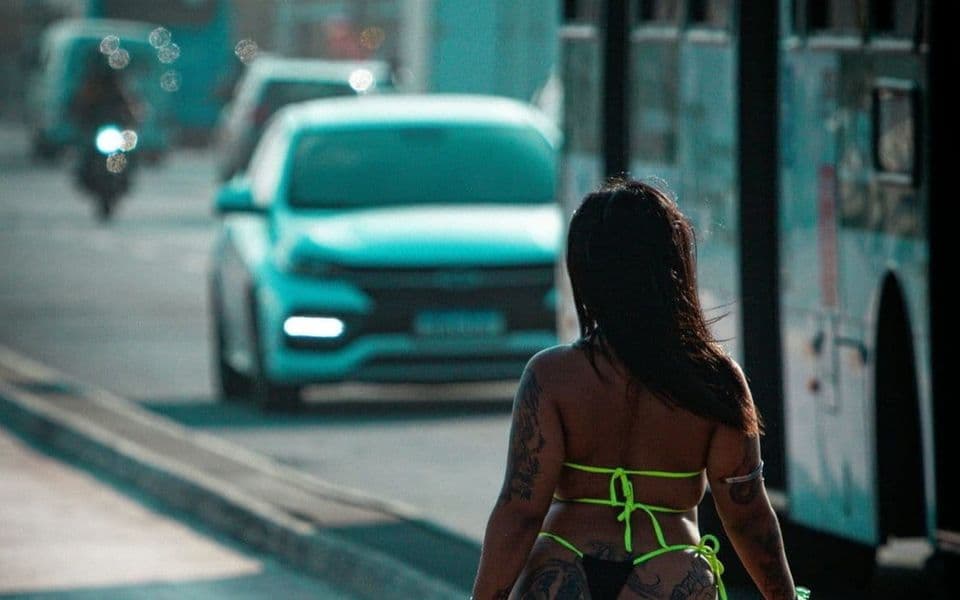 U Budvi 30 kazni za hodanje bez dijela odjeće, u Tivtu 16