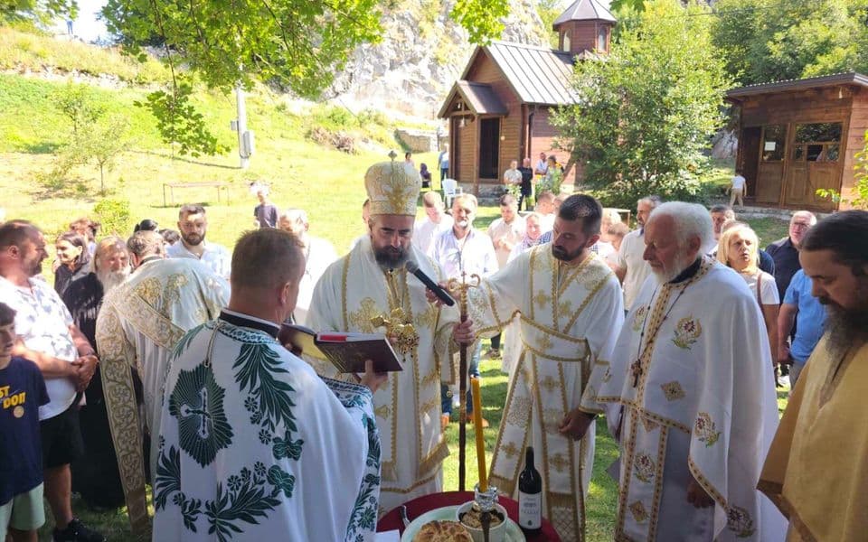 Mitropolit Metodije u Gornjem Zaostru ponovo prekraja istoriju: Turci pobijedili u Drugom svjetskom ratu pod drugim imenom, Pavle Đurišić i četnici junaci poput oslobodilaca sa Vučjeg dola i Fundine