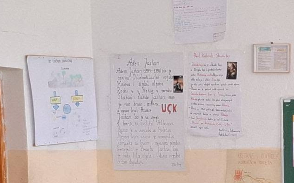 Skandal u Plavu: U učionici istaknut plakat o UČK i Ademu Jašariju