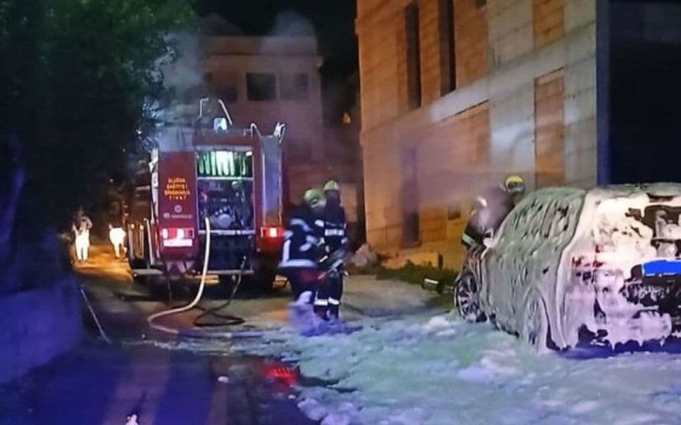 Tivat: Gorjela dva automobila, na istom mjestu požar zabilježen i prije 20 dana